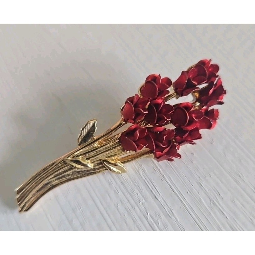 Vintage DM marked  1997 Red Rose Bouquet Brooch Pin Gold Toned